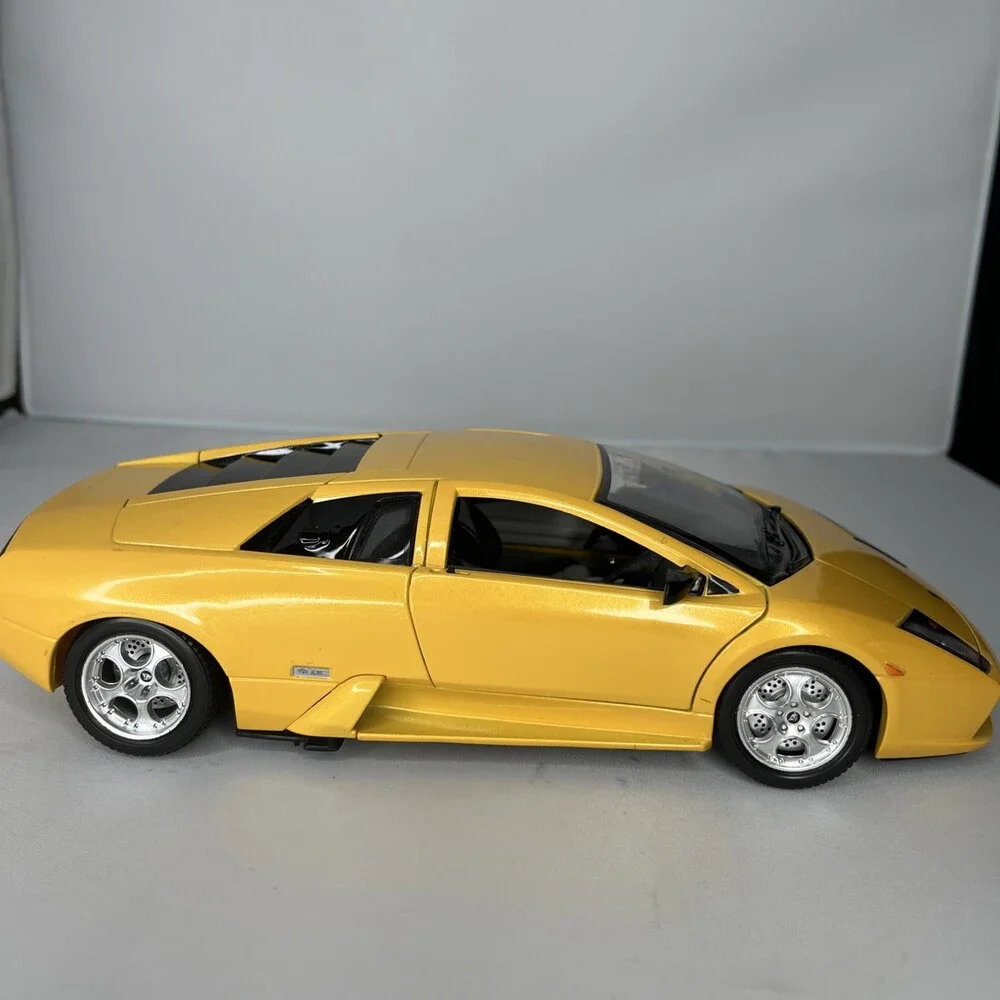 Burago Lamborghini Murciélago Car - Yellow - Scale 1/18 - Made In Italy
